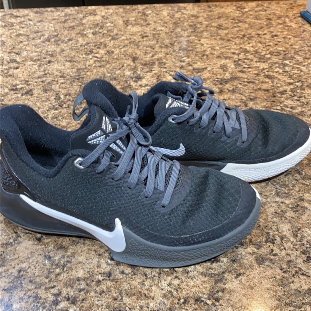 Nike zoom women’s snickers size 5